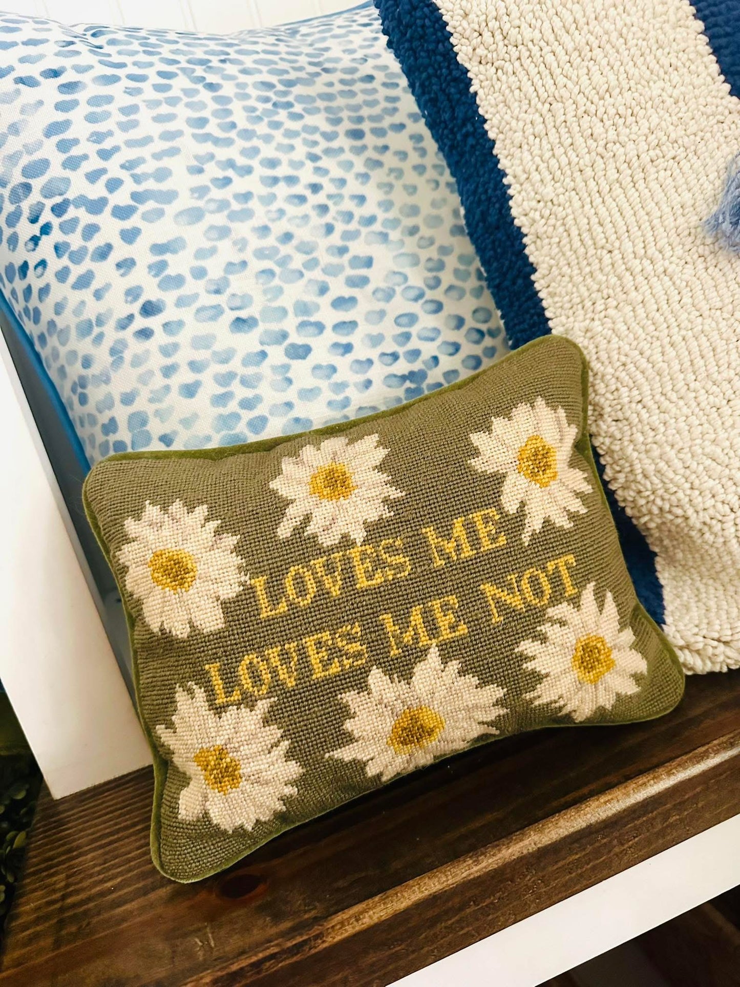 This Loves me, loves me not needlepoint pillow is so precious 🌻
🩷We do not offer exchanges or accept returns.
🩷All Sales are final.