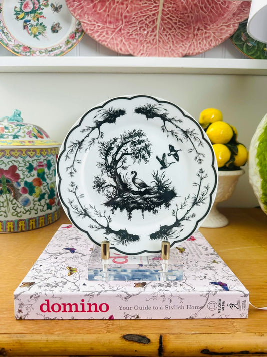 How precious are these black & white geese plates with that sweet painted scalloped rim detail 🪿🖤🤍

2 available