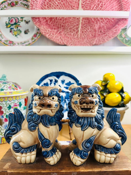 How precious are these blue foo dogs on a wooden base 💙 

🩷We do not offer exchanges or accept returns. 

🩷All Sales are final.