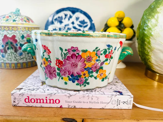 If there’s ever a piece that defines me in color, this one comes very close 🌸✨

I absolutely adore this United Wilson Planter — the floral detailing paired with that elegant gold trim is simply breathtaking.