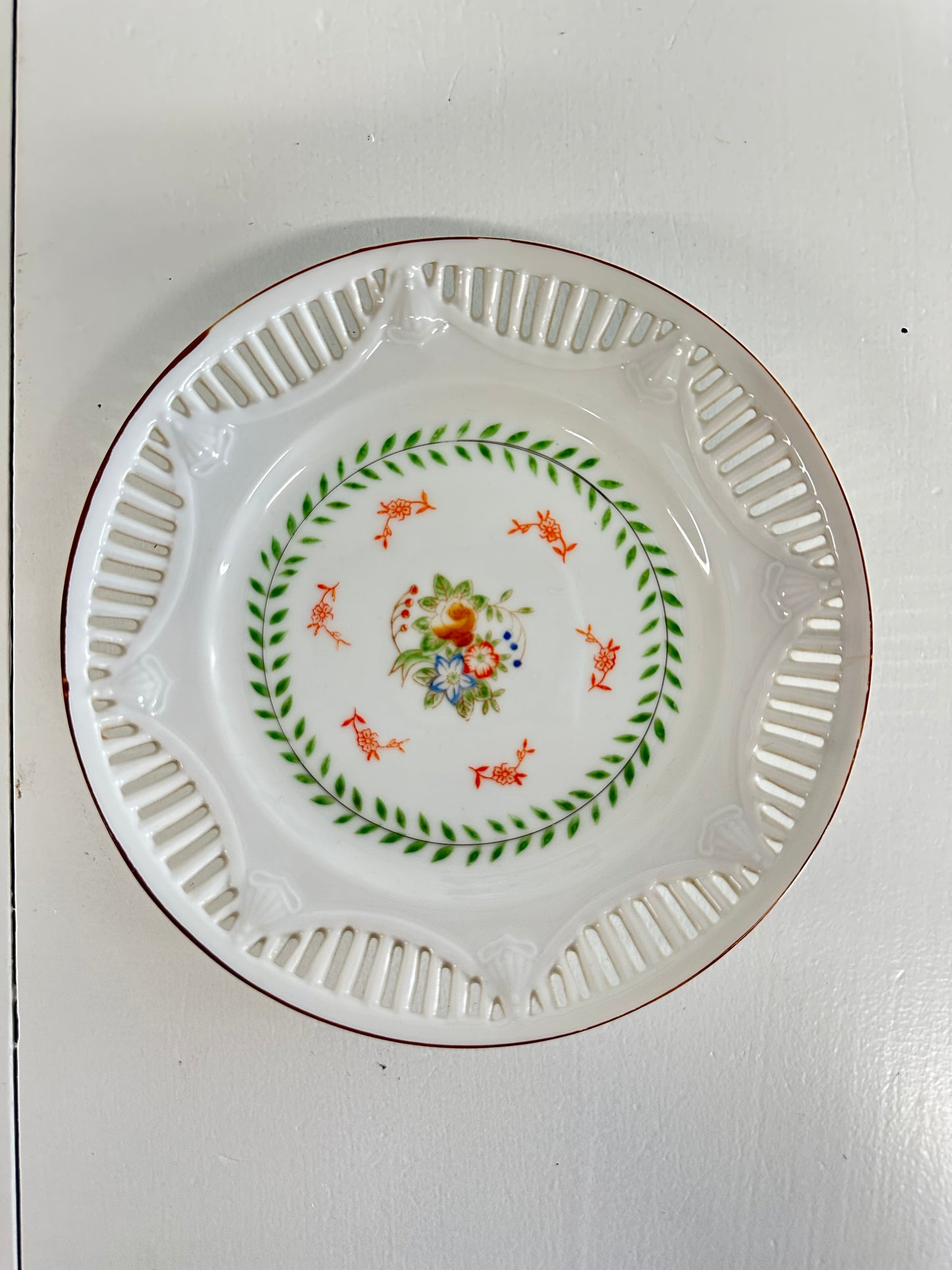 Reticulated Floral Plate ￼