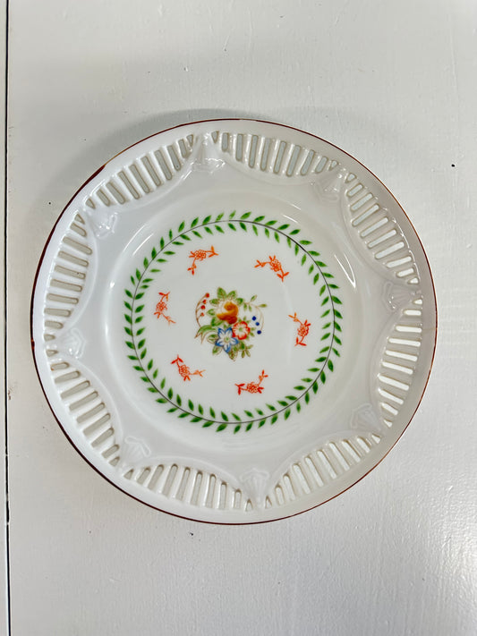 Reticulated Floral Plate ￼