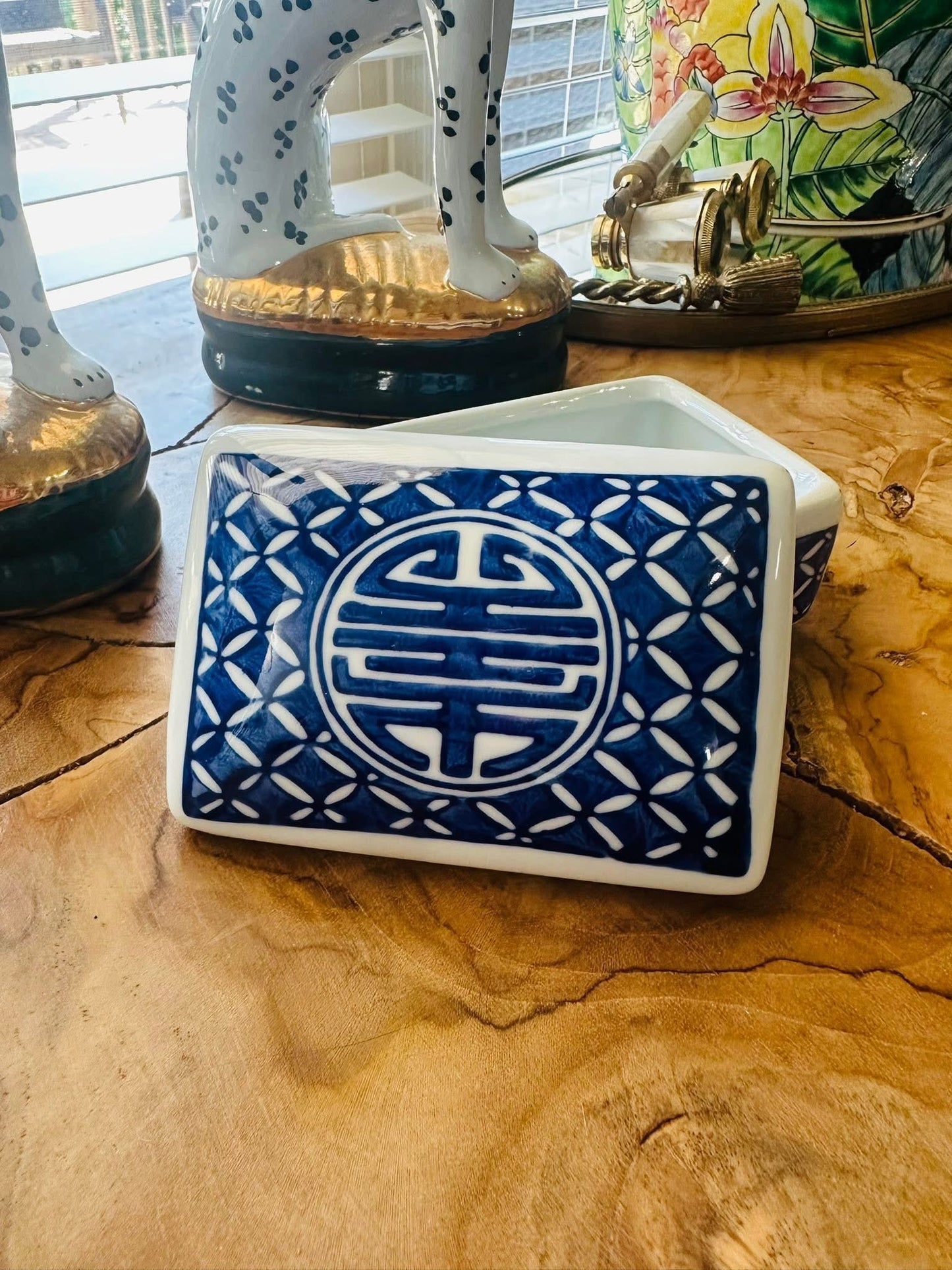 Sweet little Porcelain Blue & White Chinoiserie Jewerly Box 💙🤍 

🩷We do not offer exchanges or accept returns. 

🩷All Sales are final.